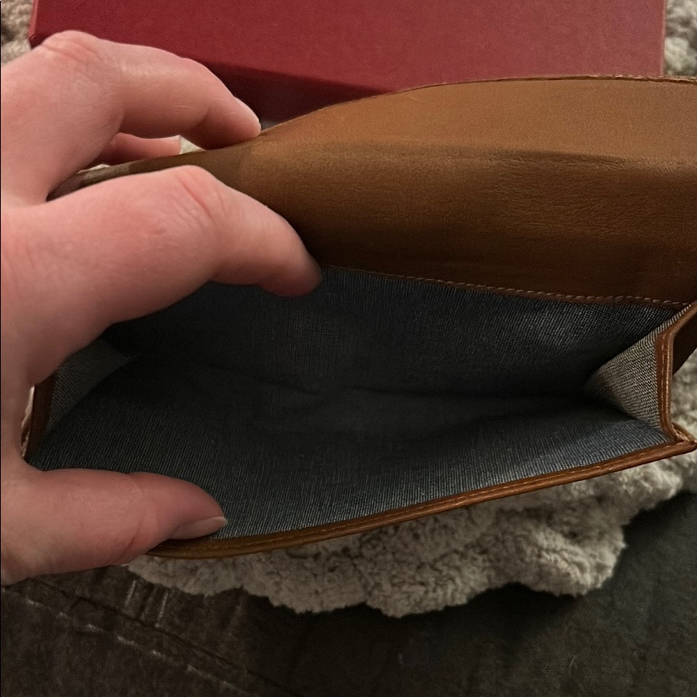 Salvatore Ferragamo Floral Embossed Tan Leather wallet - Picture 2 of 8
